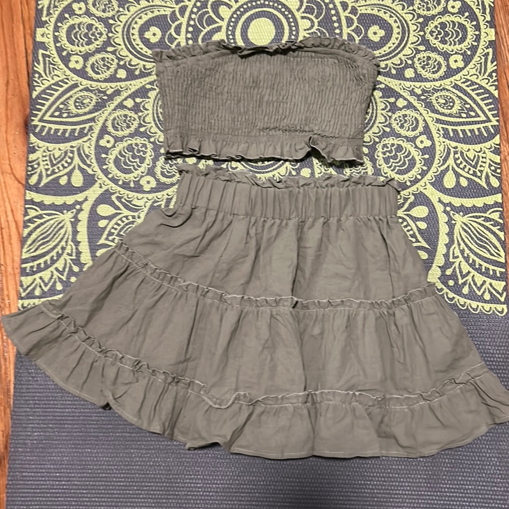 Green Top and skirt , small